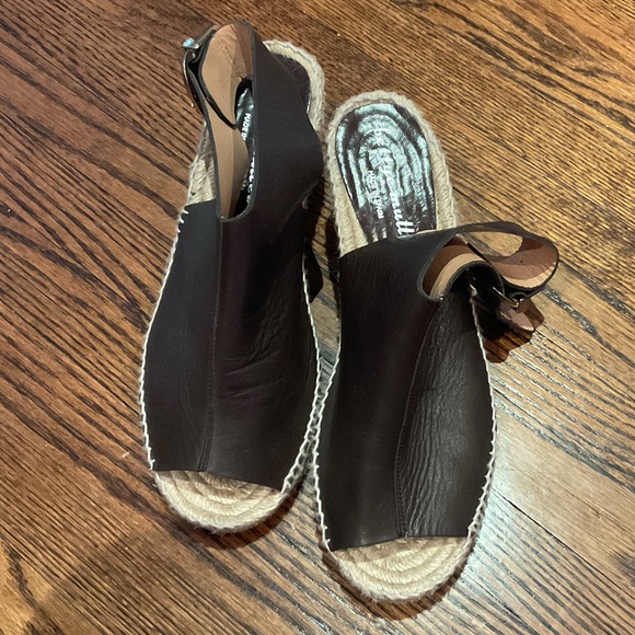 Bettye Muller Leather Wedge Size 40/9 - Picture 1 of 3